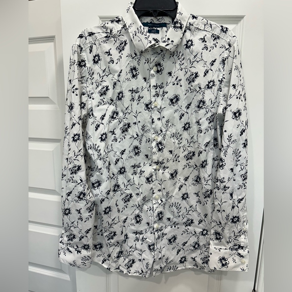 Perry Ellis Men’s Button Up